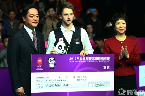 舞台上的灯