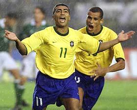 在篮下形成 在篮下形成