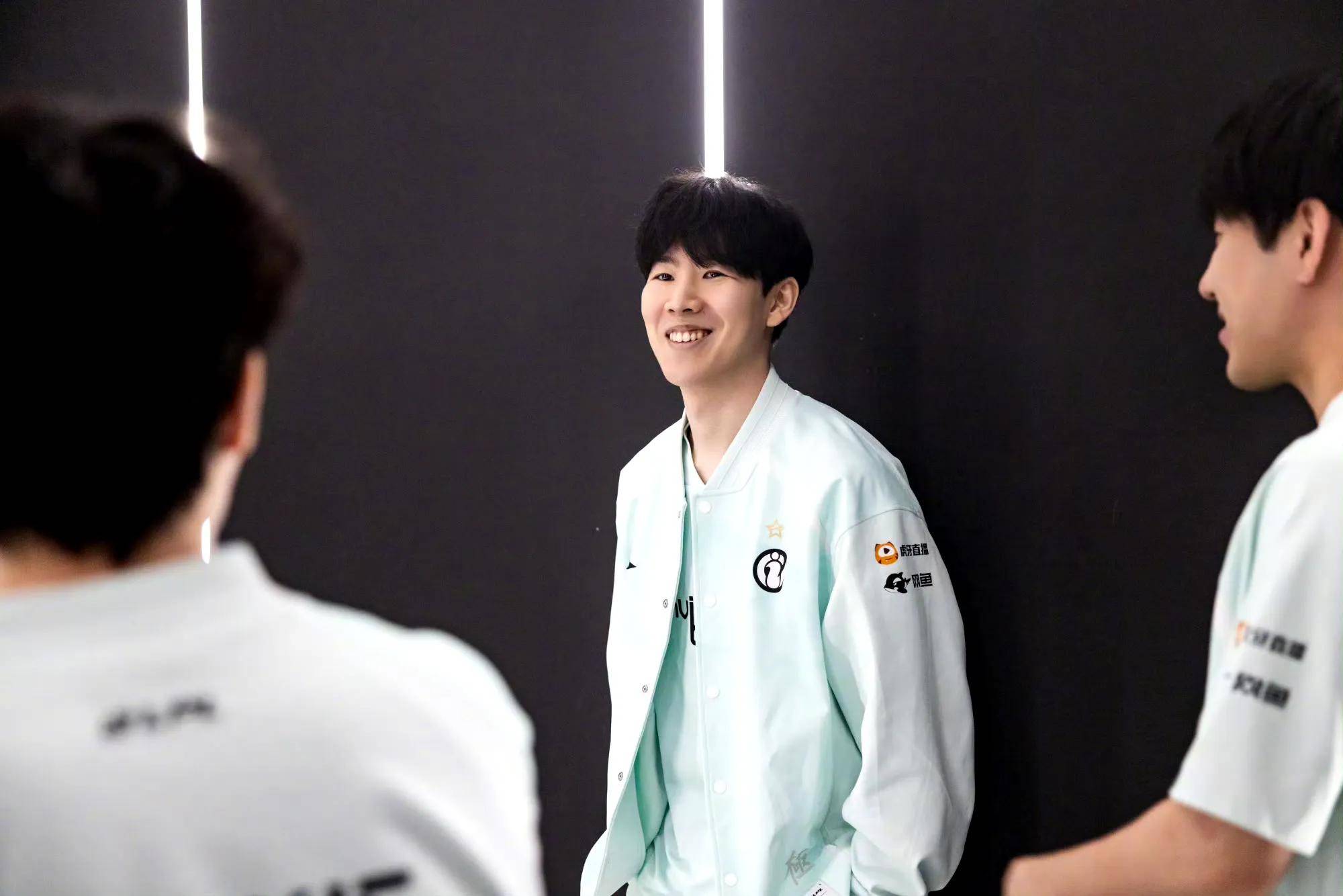 暗示了这样 暗示了这样