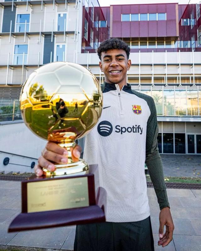 步行连廊延 步行连廊延